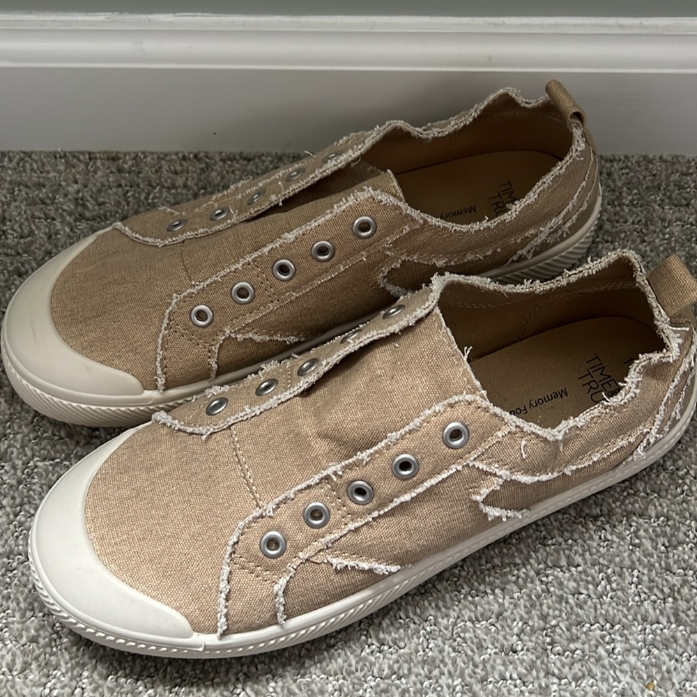 Time and Tru Beige Canvas Sneakers - Picture 3 of 7